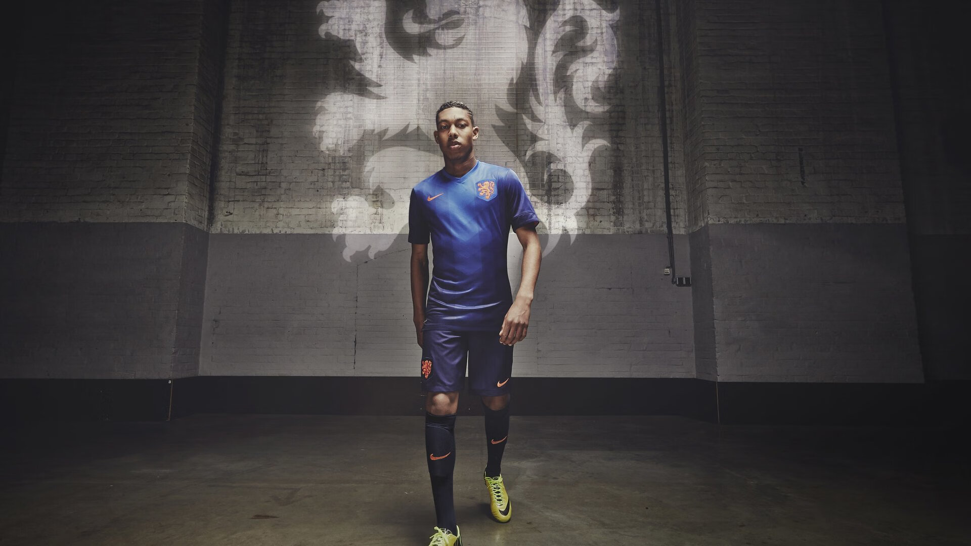 足球的诗篇：巨星们书写的传奇篇章，足球 诗